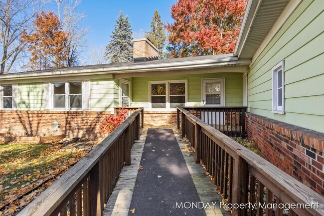 Building Photo - 945-947 Lancashire Ct SE