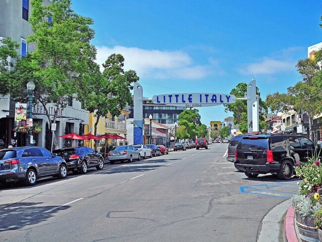 Building Photo - 425 W Beech