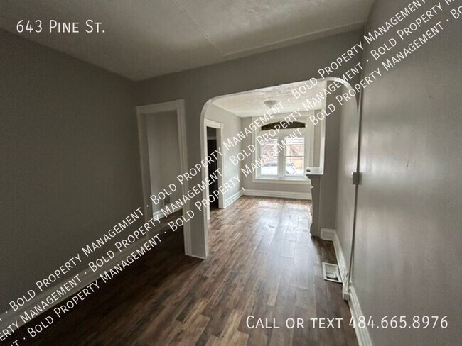 Building Photo - 643 Pine St