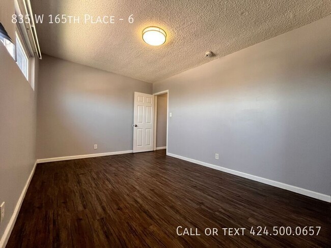 Building Photo - 835 W 165th Pl