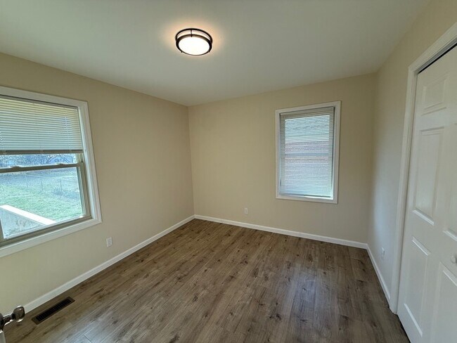 Building Photo - REMODELED Two Bedroom Two Bath Home in Overland, Mo.