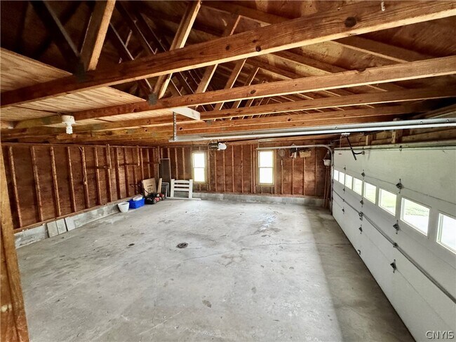 Building Photo - 5221 Hill Rd