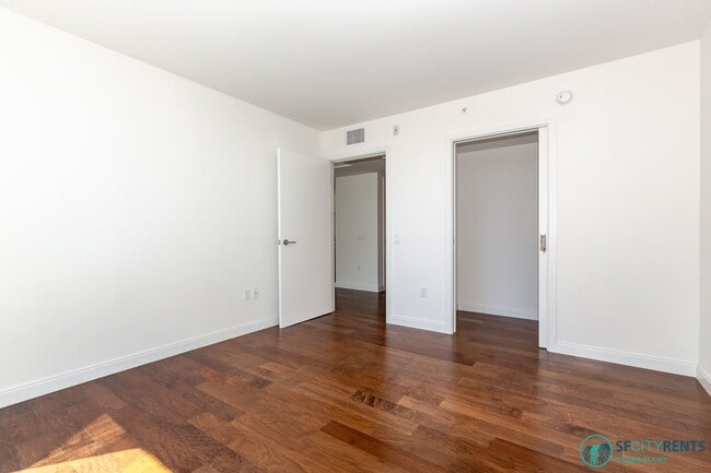 Building Photo - Hayes Valley: 1 Bed Condo Above Trader Joe's