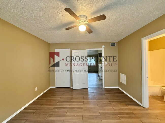 Building Photo - AVAILABLE! 1 Bed 1 Bath Apartment Near Downtown Tyler!