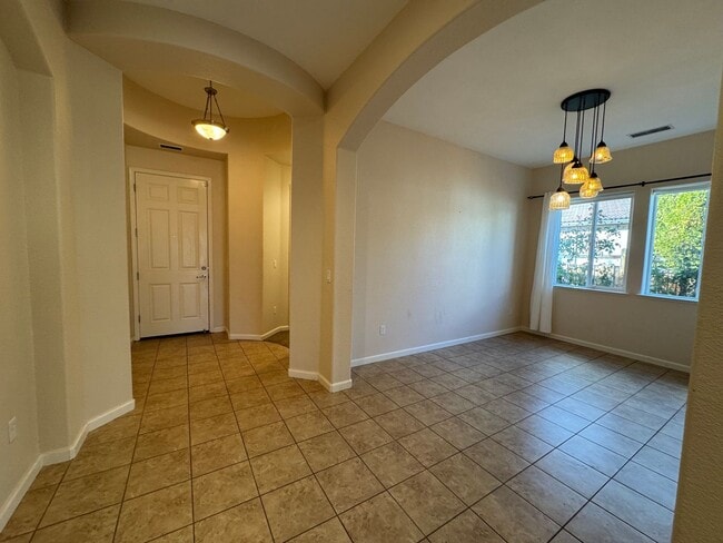 Building Photo - 4 Bedroom, 3 car garage- Foothills at Wingfield Springs. Pets welcome!