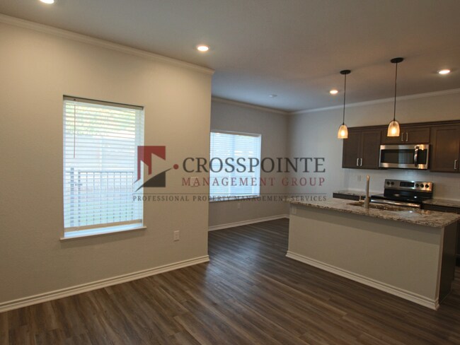 Building Photo - Stunning 2 Bed 2.5 Bath 1 Car Garage Townhome in Tyler!
