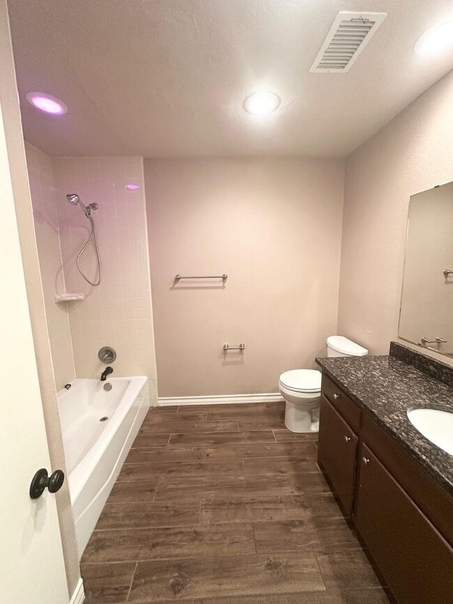 Building Photo - 3 Bed 2.5 Bath Ready To Rent ASAP!