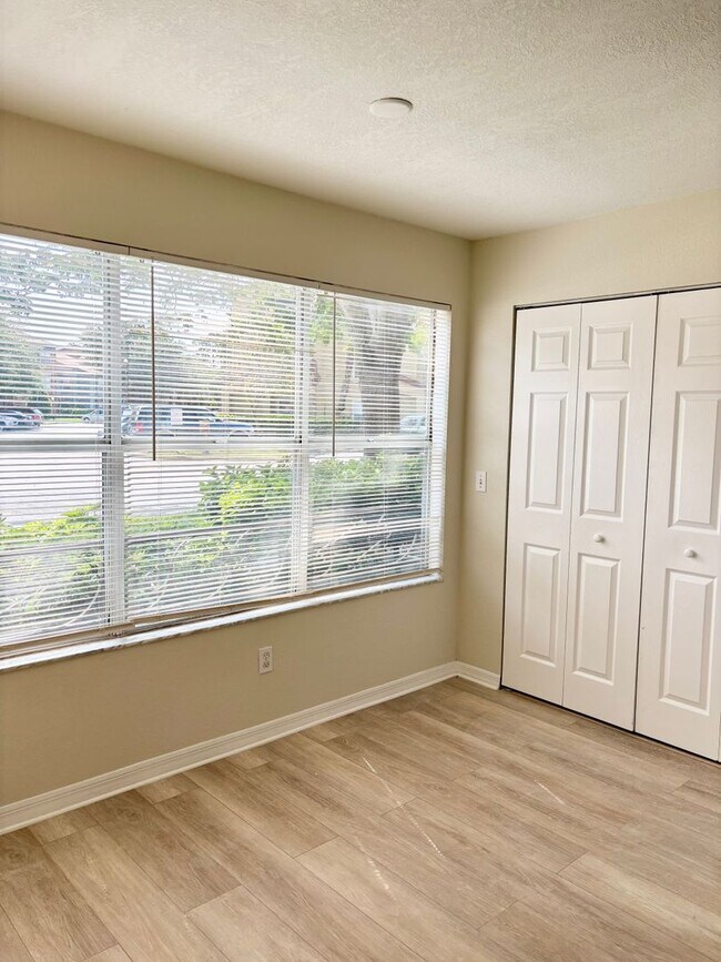 Building Photo - Modern comfort in Prime Orlando location –...