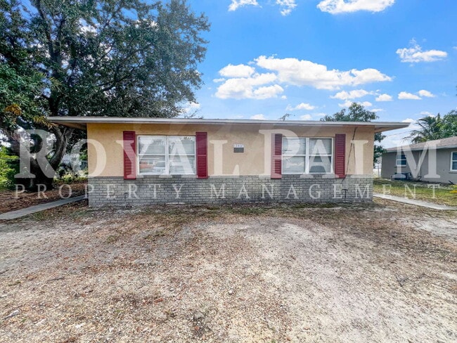 Building Photo - Fort Myers 1BR/1BA Freshly Renovated on First St! Cozy, Clean, and Finally Affordable.