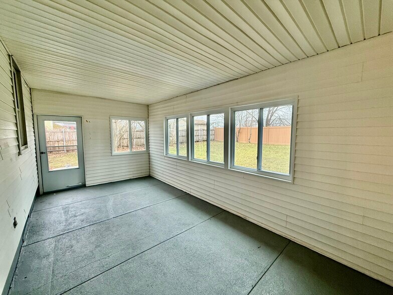 Building Photo - 160 Plantation Dr