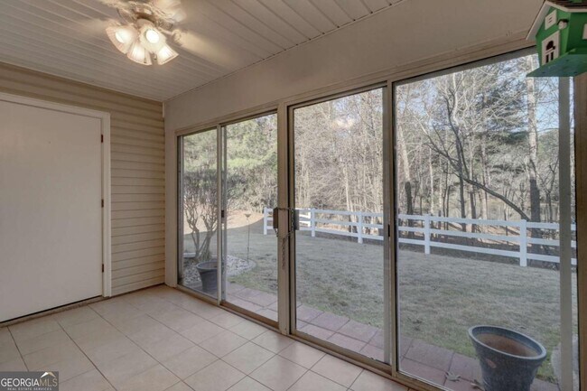 Building Photo - 601 Ridgefield Dr