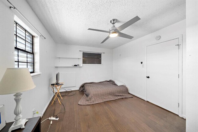 Building Photo - 2128 59th St