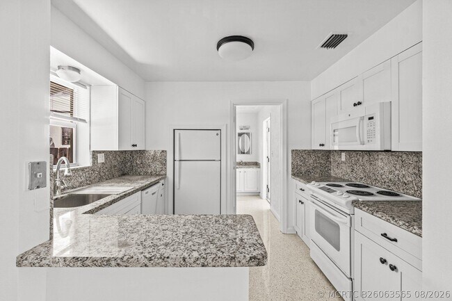Building Photo - 211 Sunrise Ave