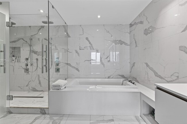 Building Photo - 5500 Island Estates Dr