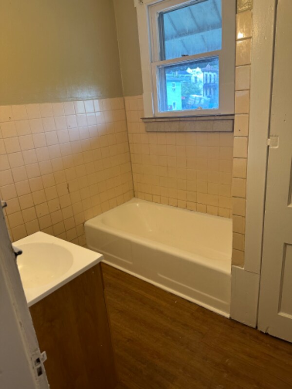 Building Photo - 644 Vine St