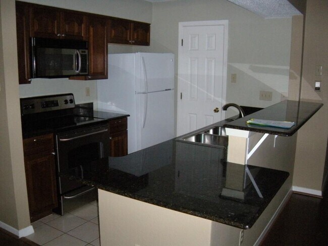 Building Photo - 915 W 23rd St