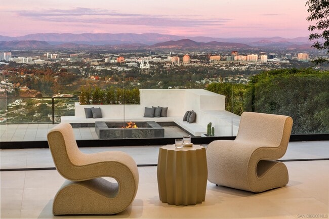 Building Photo - 2082 Via Casa Alta