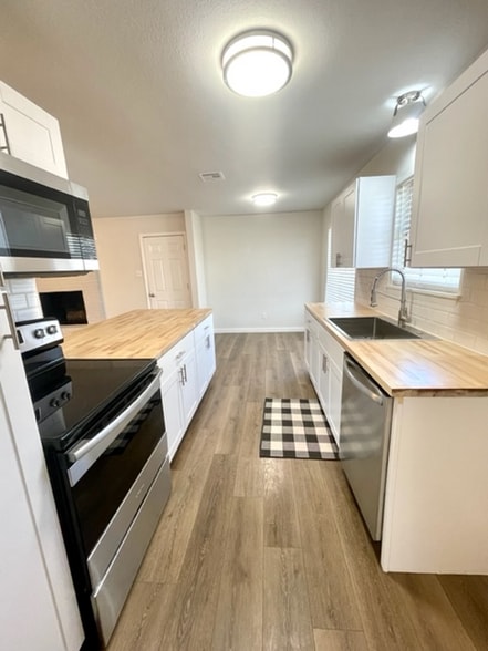 Building Photo - 501 Karnes Dr