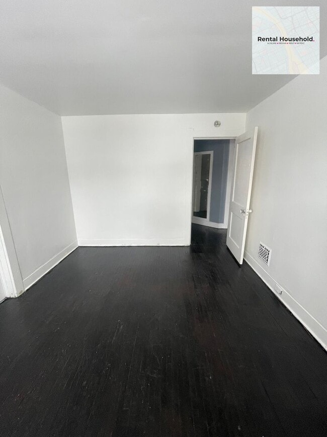 Building Photo - Spacious & Charming Colonial- Almost 1800sqft + Cozy Nooks