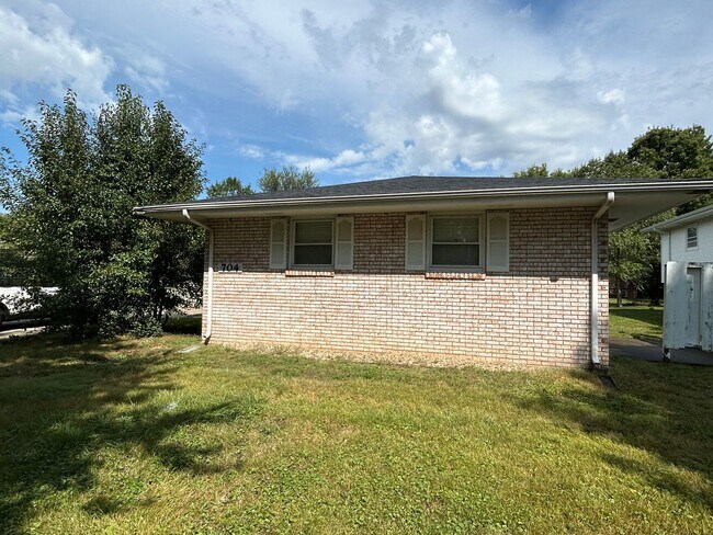 Building Photo - 704 E Colorado Ave