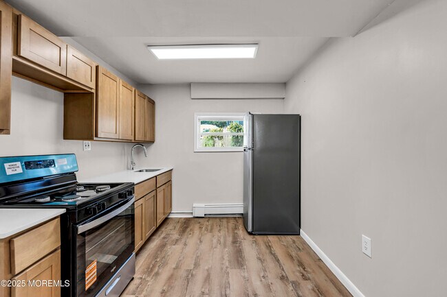 Building Photo - 1320 3rd Ave