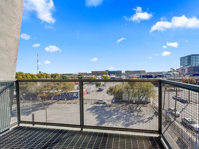 Building Photo - 2916 Indiana St