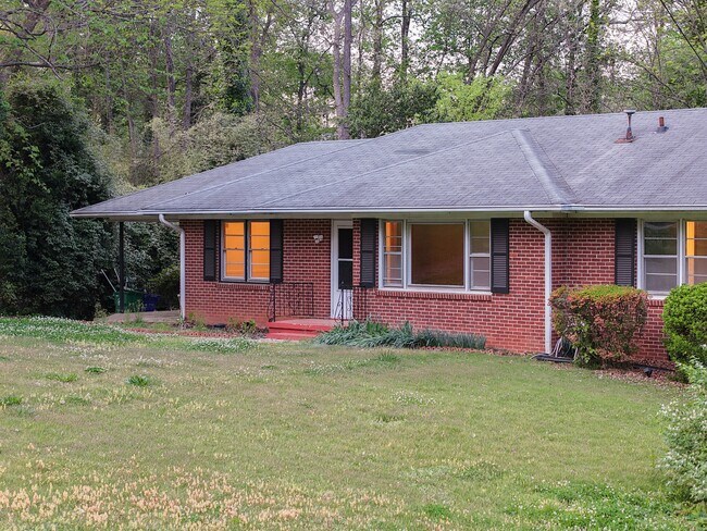 Building Photo - 2019 Bramblewood Dr NE