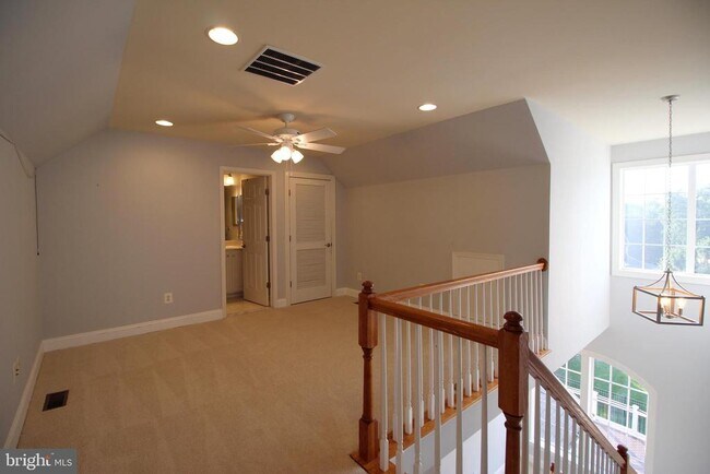 Building Photo - 44136 Riverpoint Dr