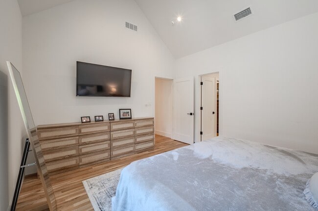 Building Photo - 7207 Gaston Ave