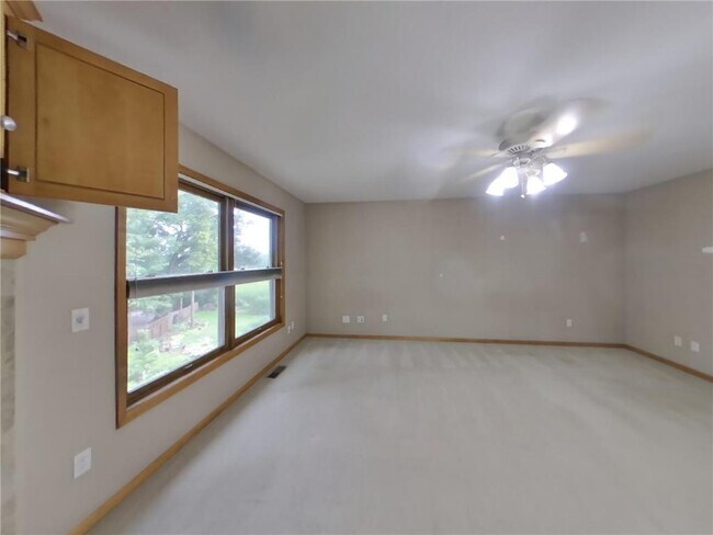Building Photo - 8915 Umbria Pl N