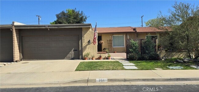 Building Photo - 751 Vía Los Santos