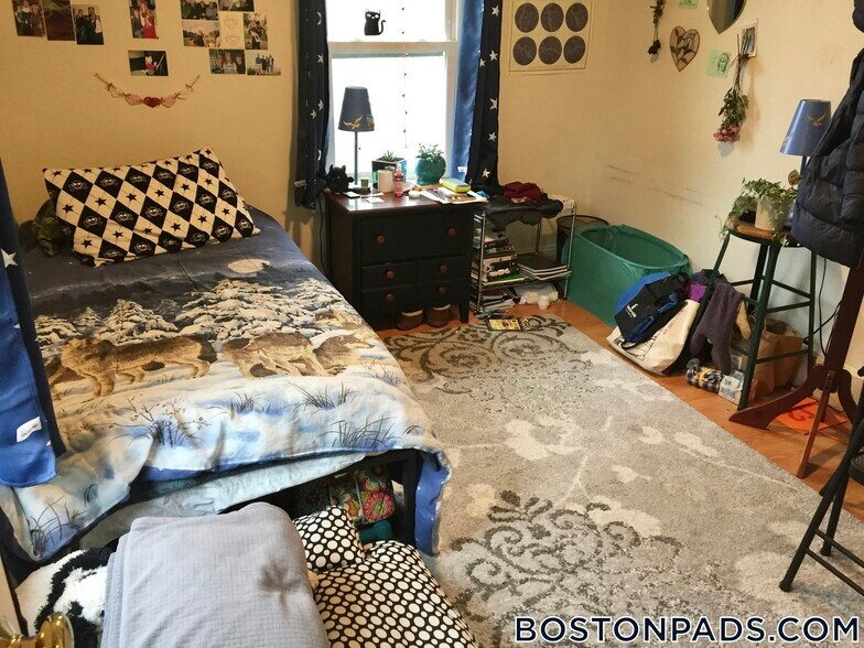 Building Photo - 2 Shepherd Ave