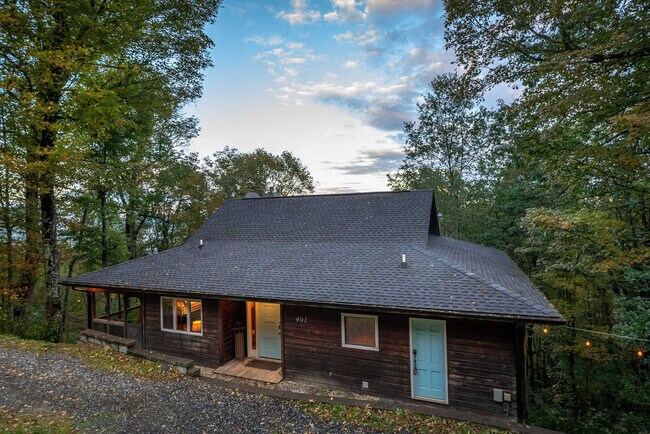 Building Photo - 401 Lookout Dr