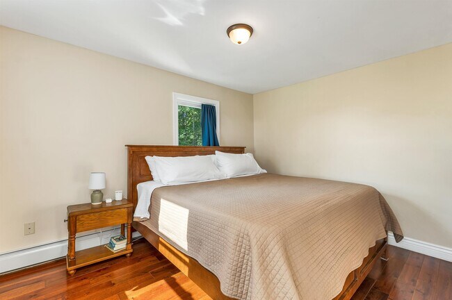 Building Photo - 172 Center St