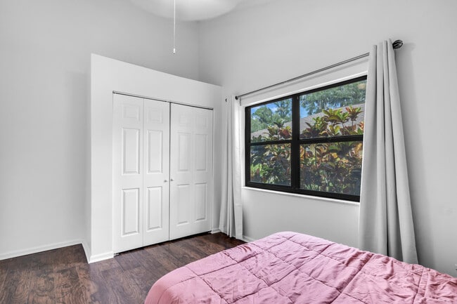 Building Photo - 1532 Primrose Ln