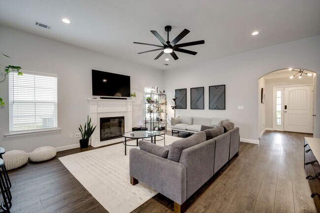 Building Photo - 858 Goodale Dr