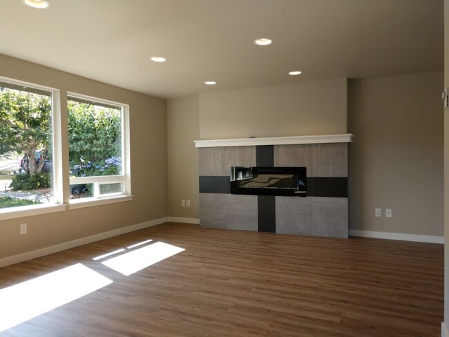 Building Photo - 2235 Electric Ave