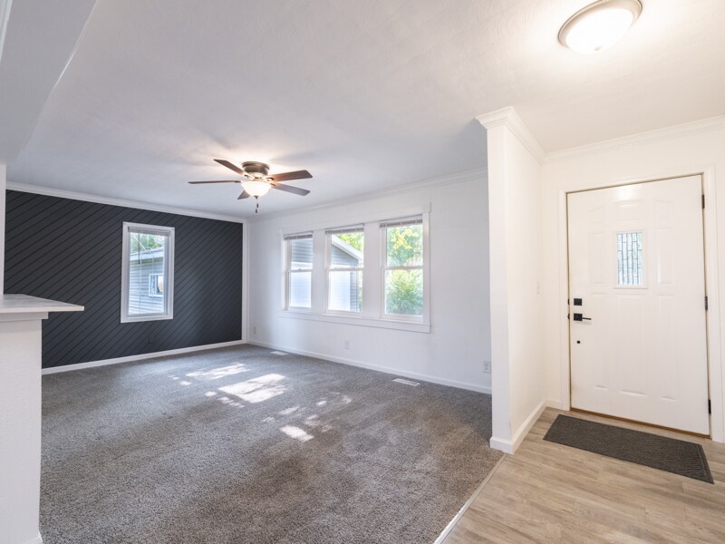 Building Photo - 211 Sharen St