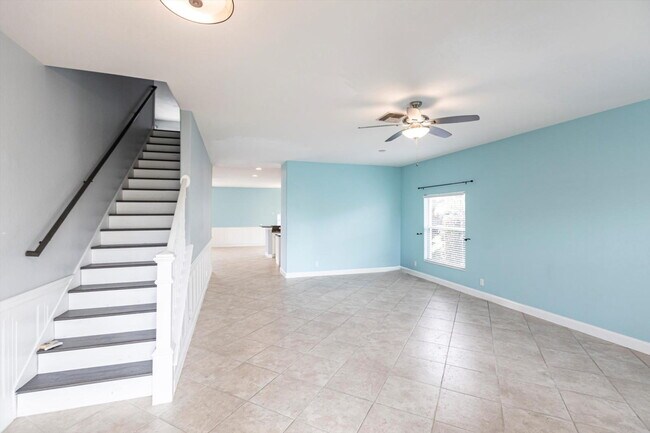 Building Photo - Rare 5 Bedroom Pool Home in Gated Community