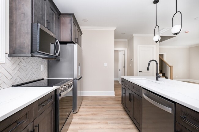 Building Photo - 816 Walnut Ave