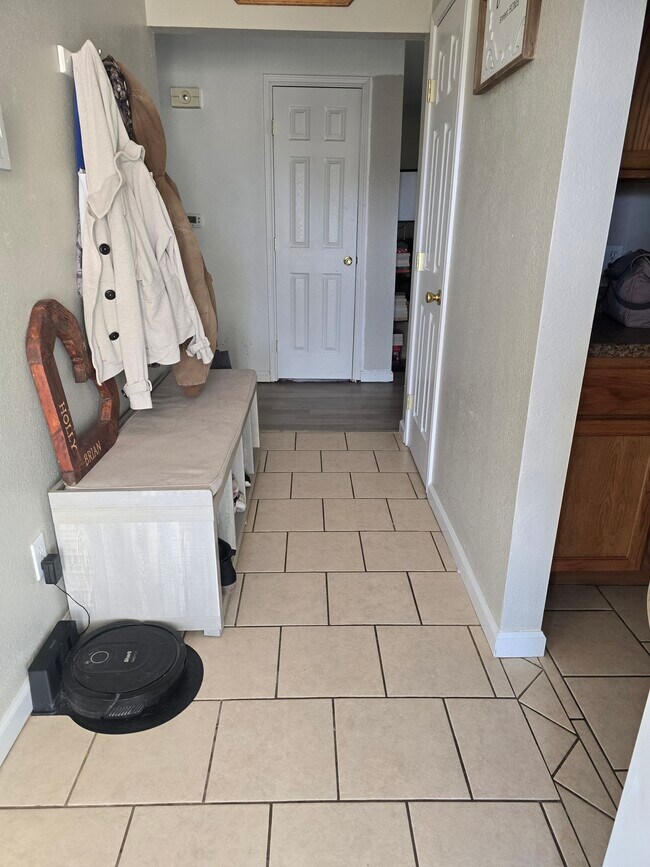 Building Photo - 1004 W Yucca Ave