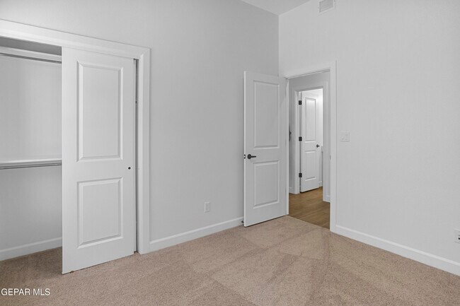Building Photo - 232 Emerald Rock
