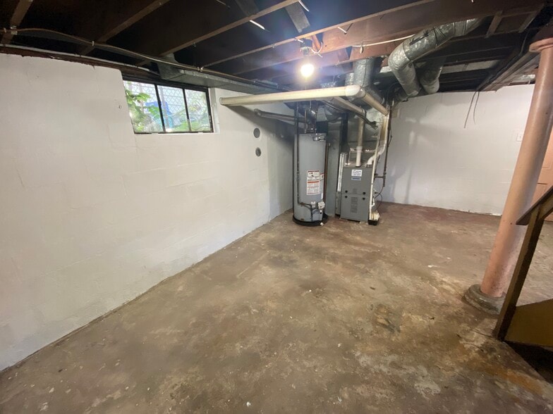 Building Photo - 5256 Warren Ave