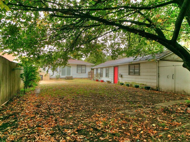 Building Photo - 3 Bedroom 1 Bath home in Shawnee!
