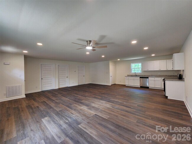 Building Photo - 431 Eastover Ave