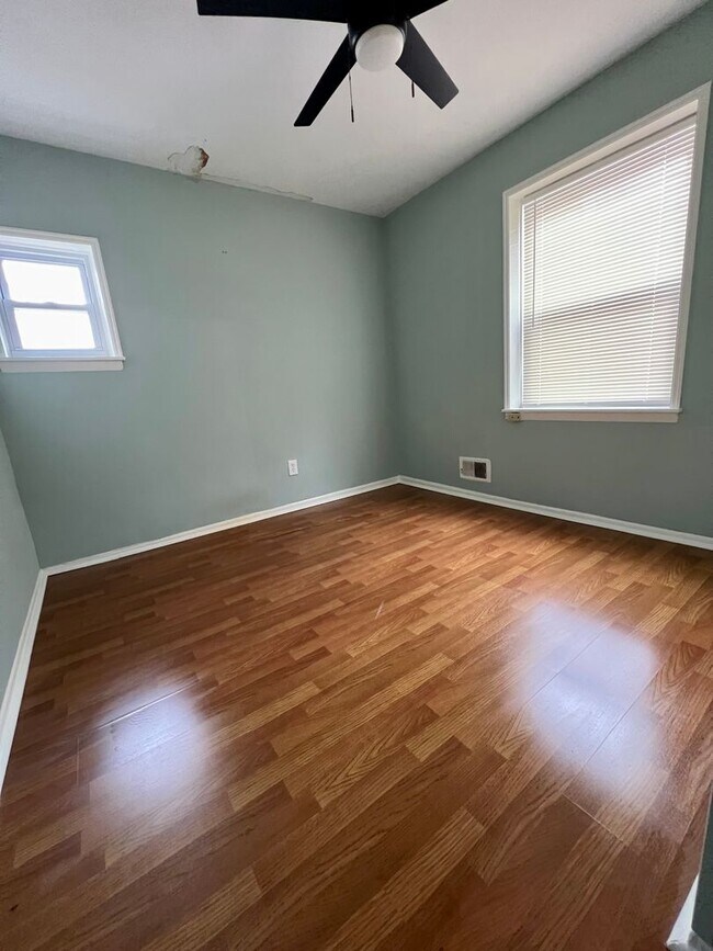 Building Photo - Stunning 3-Bedroom Townhome in Powelton Village! Available mid-August!
