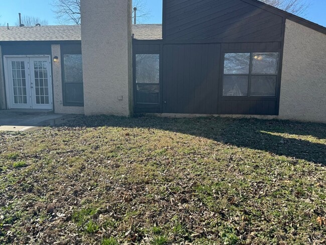 Building Photo - Gorgeous 3 bedroom 2 bathroom home