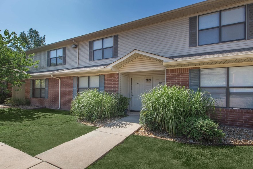 Town Home Entry - The Ridge of Haysville