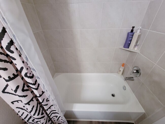 Building Photo - THIS THREE BED, FOUR BATH, CANAL FRONT HOM...