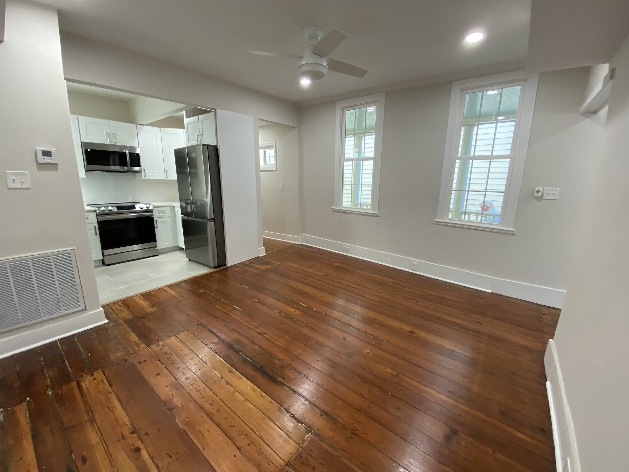 Living room and kitchen - 6 Islington Ct